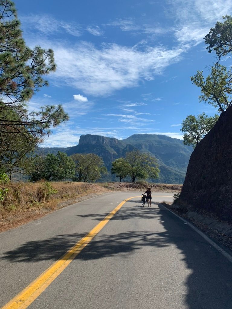 A steep hill in the Sierra Madre Occidental highway