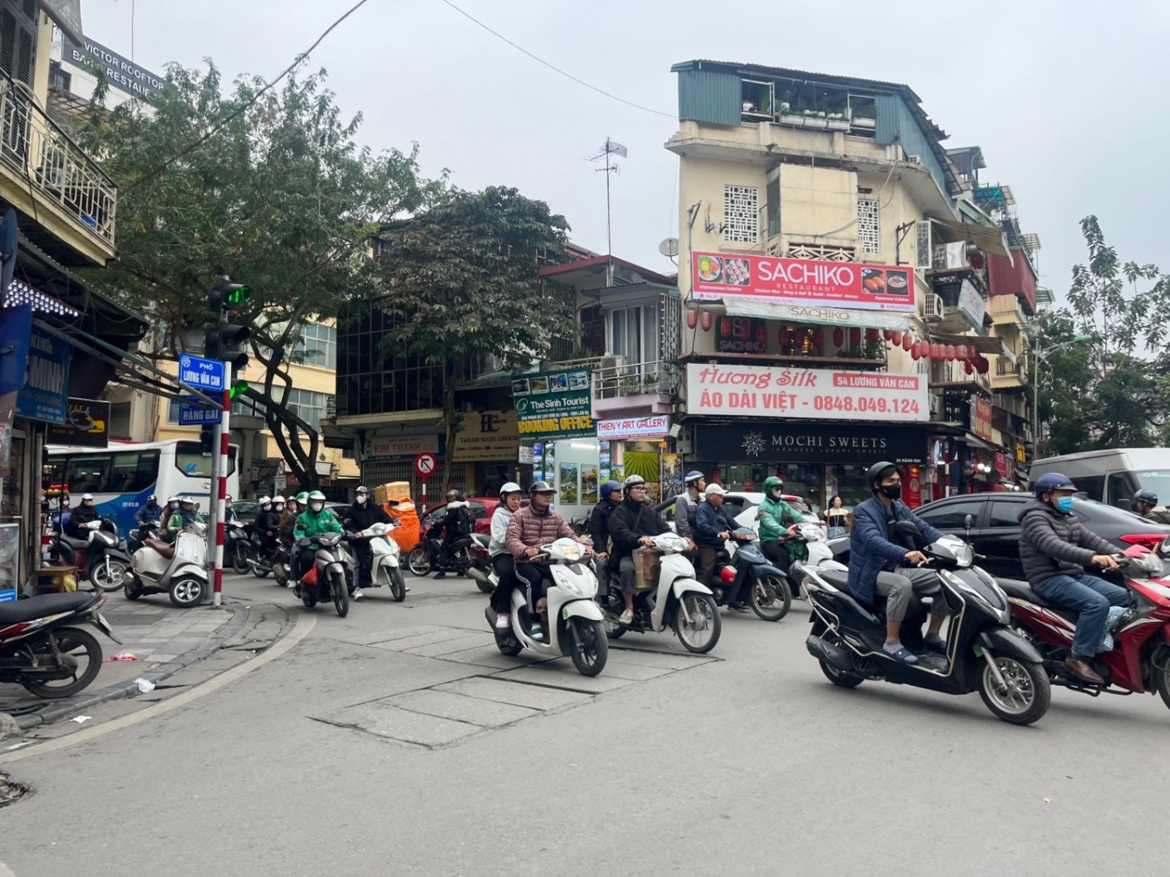 Chaotic streets of Hanoi